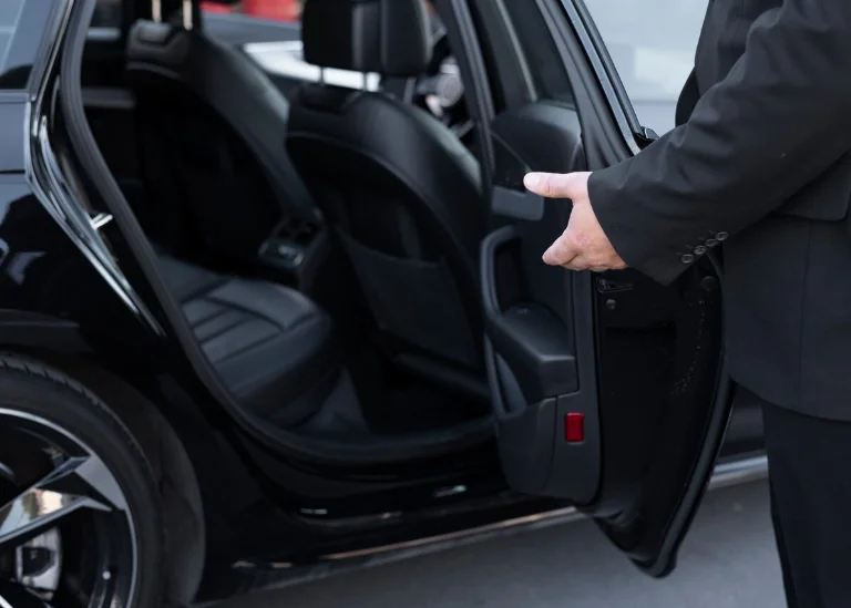 Book Uxbridge Taxi Service At the Best Quote